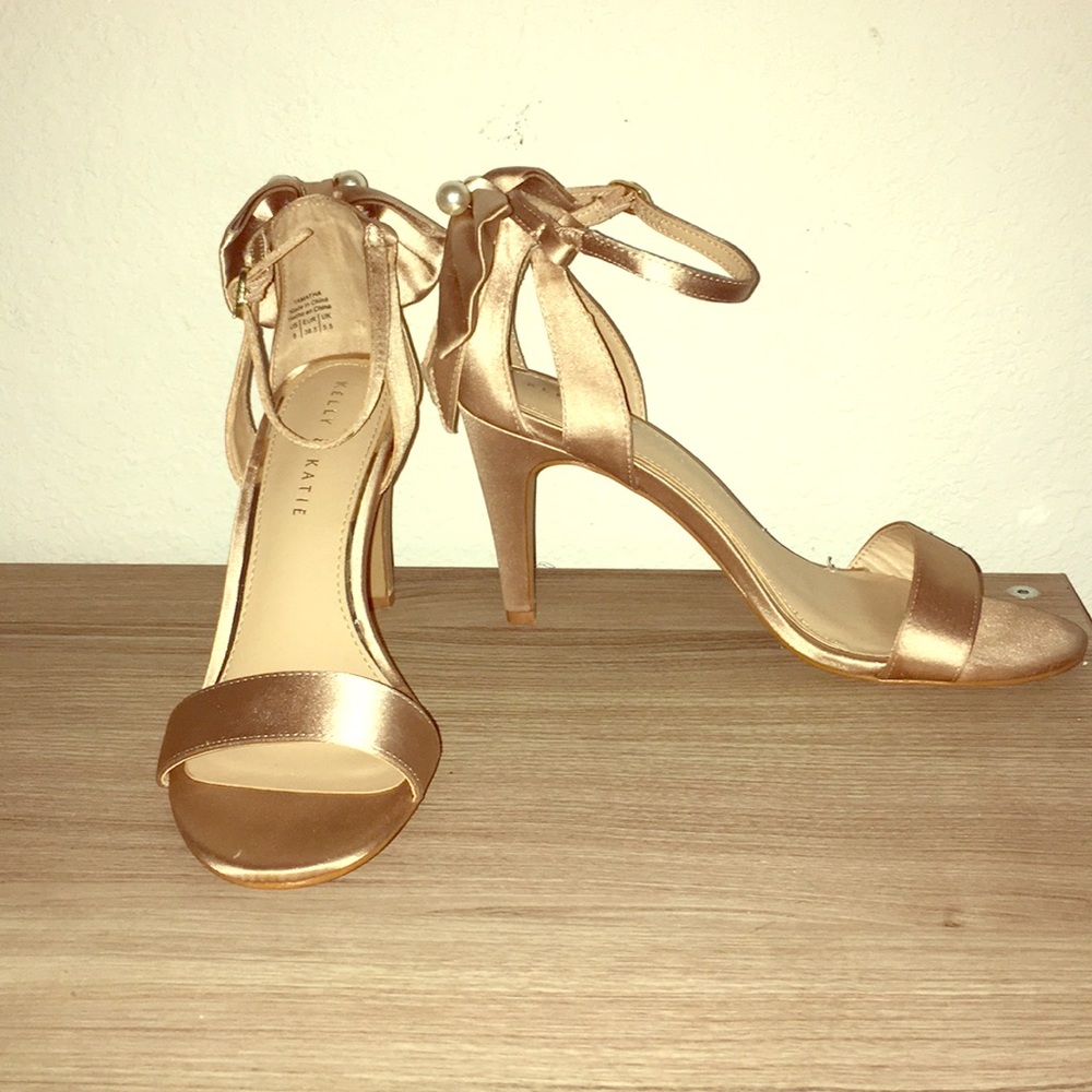 🥂🎀Adorable Champagne Satin Bow sandals